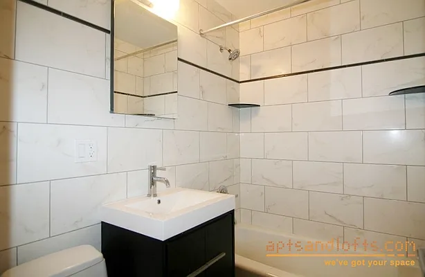 Rented by aptsandlofts.com | media 11