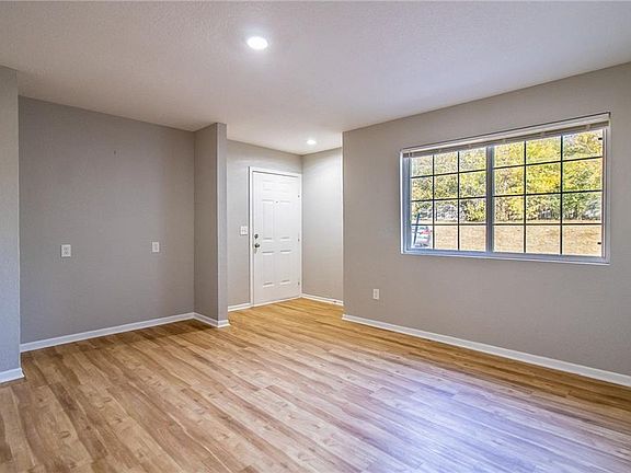 5th image of 1506 W 25th Ct APT E7
