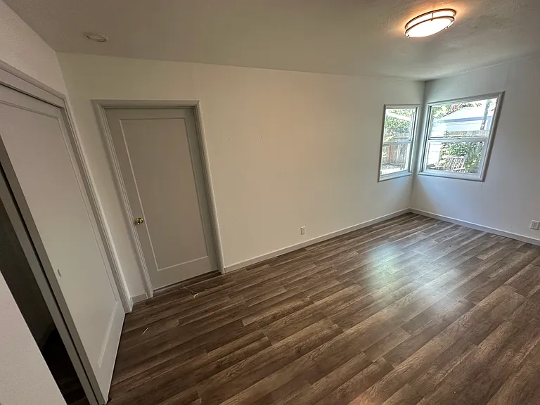 938 Vervais Ave — Photo 7