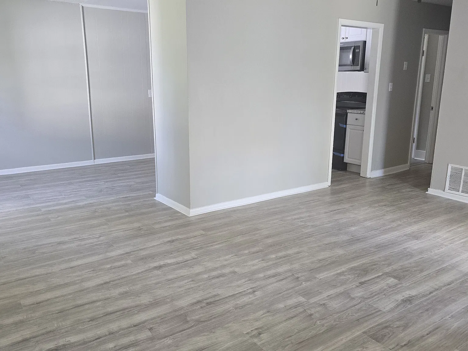 3 bed, 1100 sqft, $1,400 — Photo 2