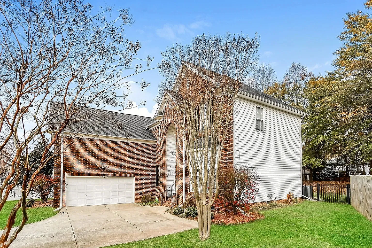 3 bed, 3290 sqft, $3,650 — Photo 1
