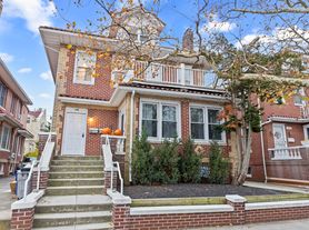 148 W Walnut St, Long Beach, NY