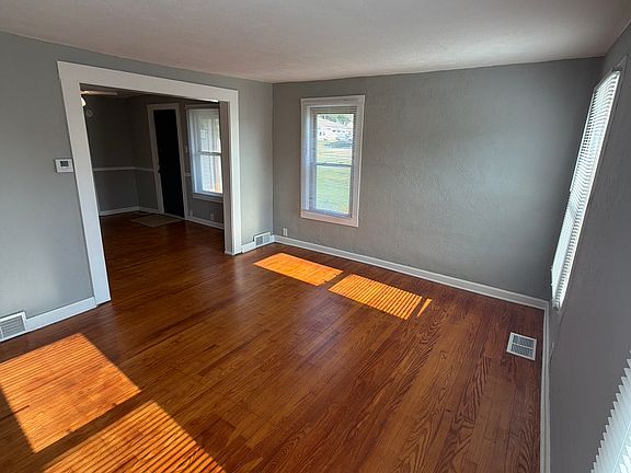 5th image of 302 Main St
