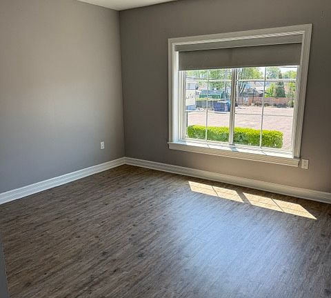5th image of 945 Kenmore Ave