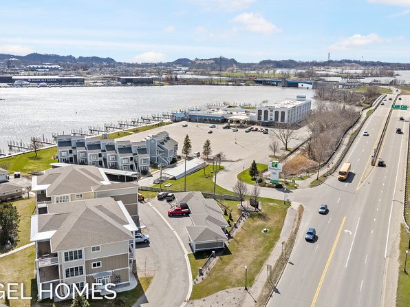 930 W Savidge St, Spring Lake, MI 49456