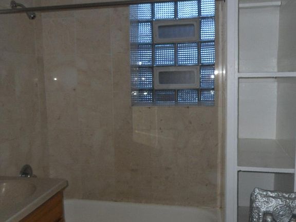 5th image of 5641 N Wayne Ave #1