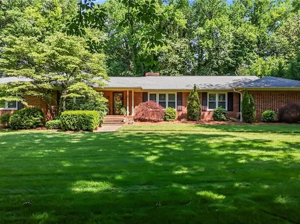2053 Nottingham Ln, Burlington, NC 27215