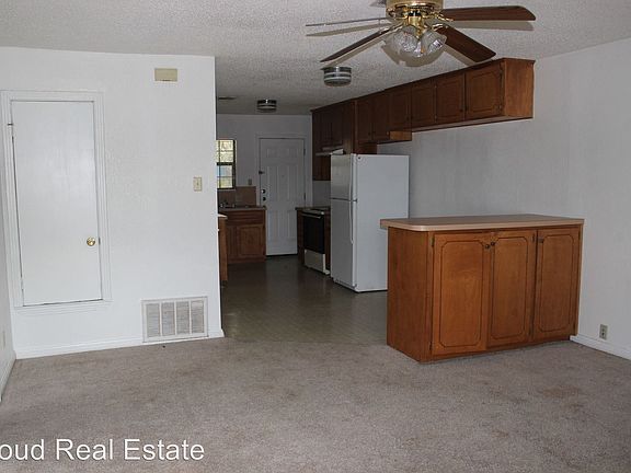 3rd image of 606 Carrie Ave