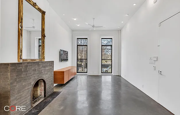 Rented by CORE | media 11