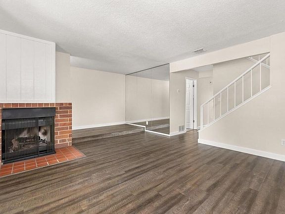 Living room w/fireplace