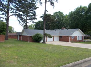 206 Cedarwood Ct, Russellville, AR 72801
