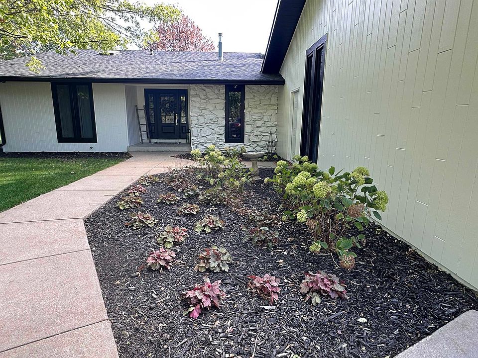 1st image of 12 N Lake Dr