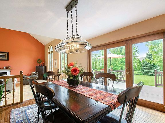 3rd image of 1553 Burgundy Ct