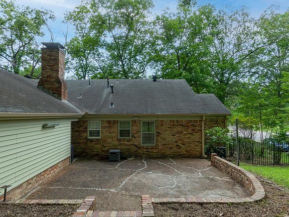 5th image of 1346 Estate Dr