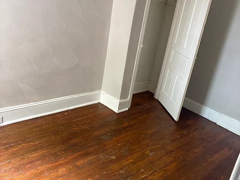 229 W Spruce St — Photo 8