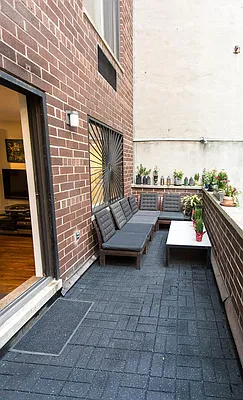 Sold by R New York | media 4