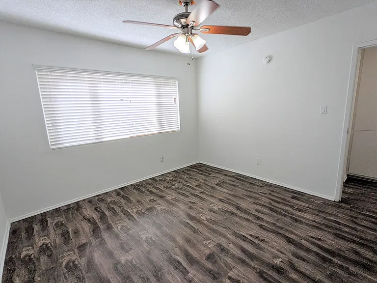 6566 Fountain Ave — Photo 9
