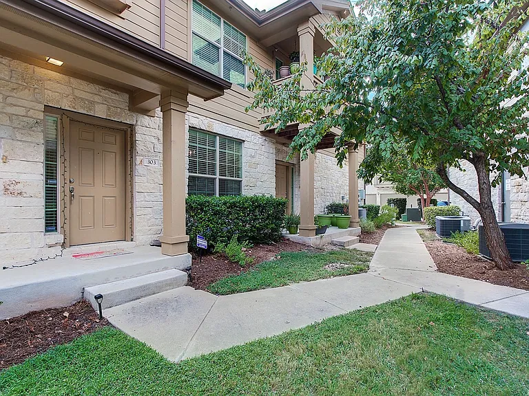 1310 Parmer Ln #303-3B — Photo 6