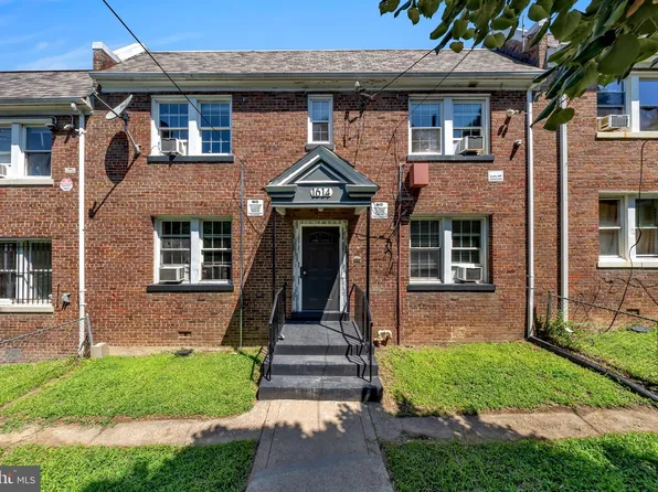 1614 R St SE, Washington, DC 20020