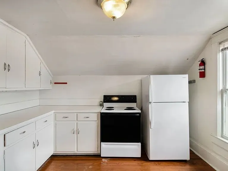2021 Chapel Hill Rd #C — Photo 3