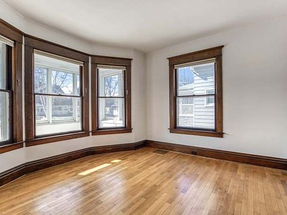 5th image of 25 Elmwood St NE