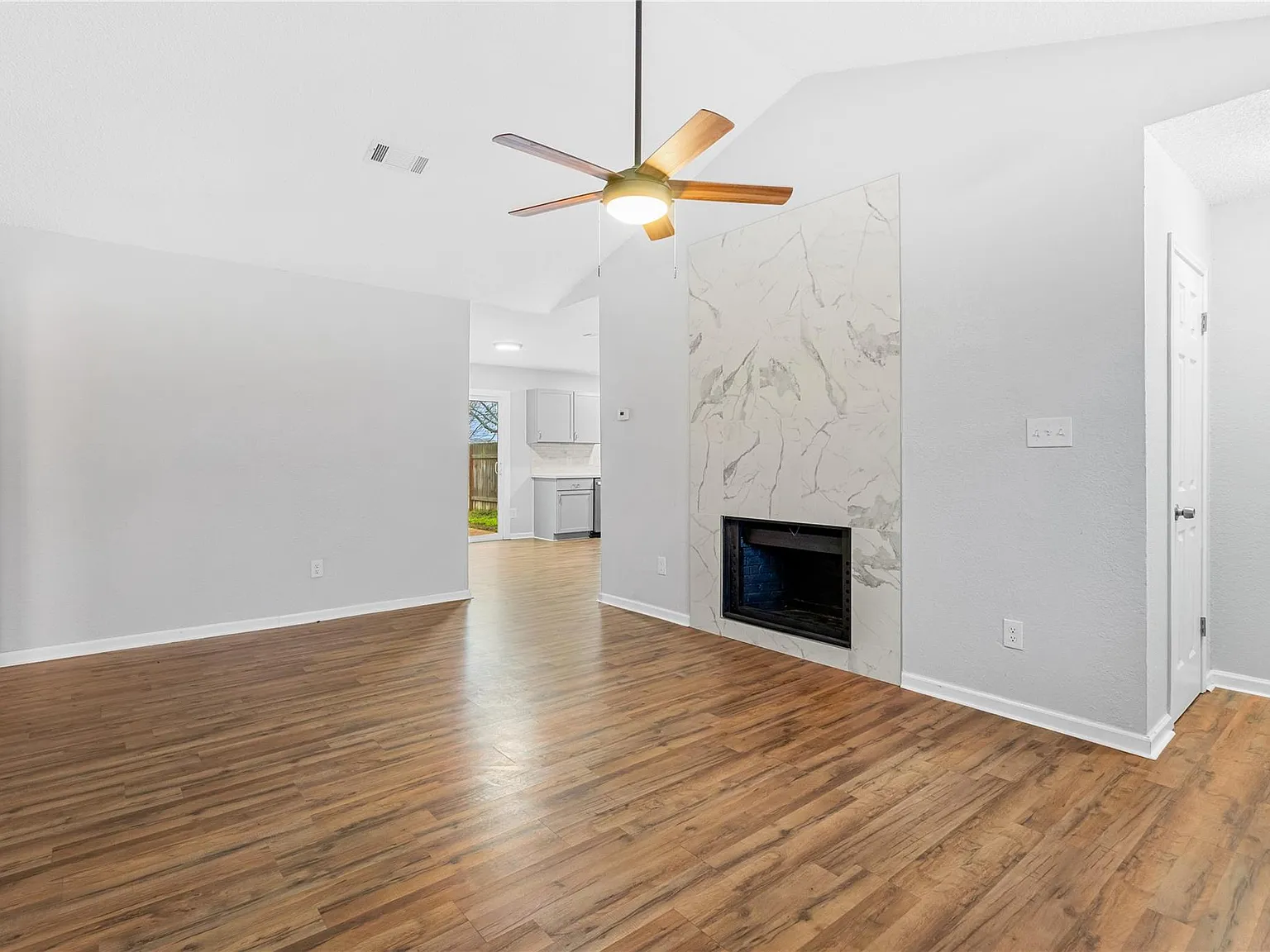4 bed, 1.5 bath, 1250 sqft, $1,700 — Photo 4