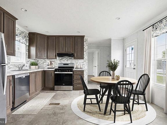 2nd image of 15 Earl Ln