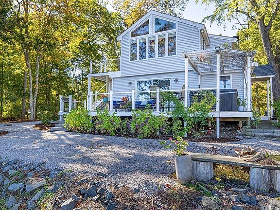 5th image of 127 King Philip Rd
