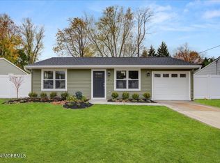 7 Academy St, Farmingdale, NJ 07727