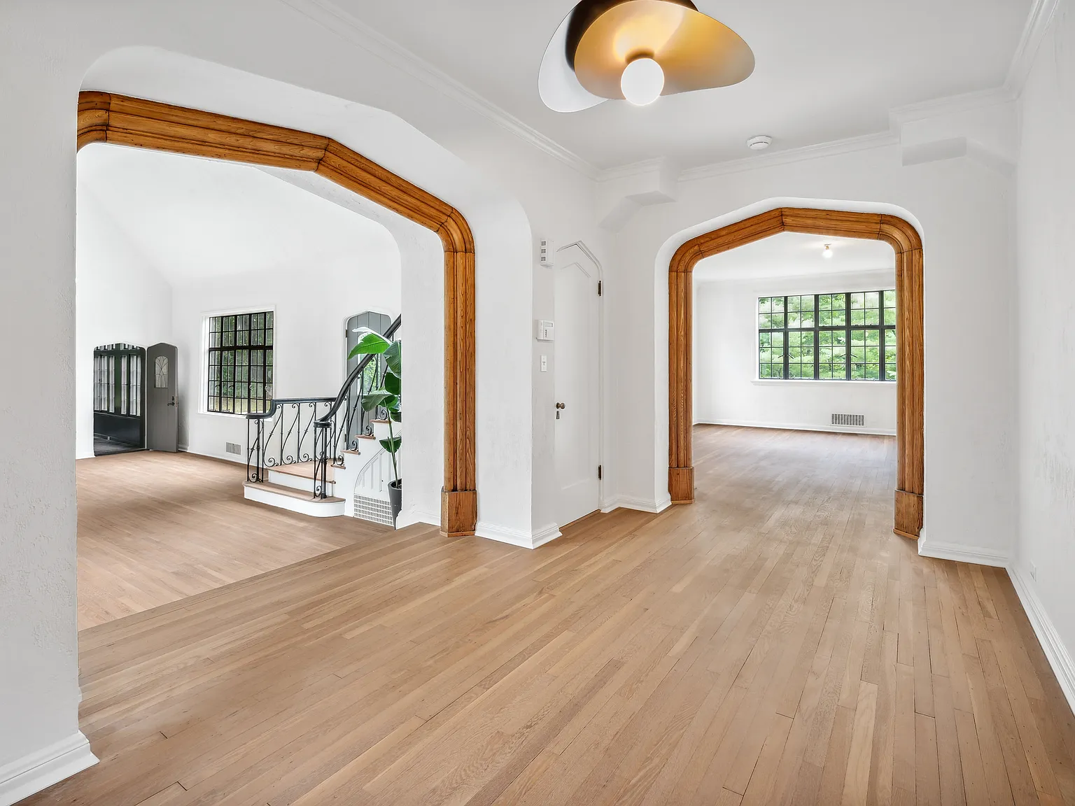 4 bed, 4.5 bath, 4148 sqft, $18,000 — Photo 2