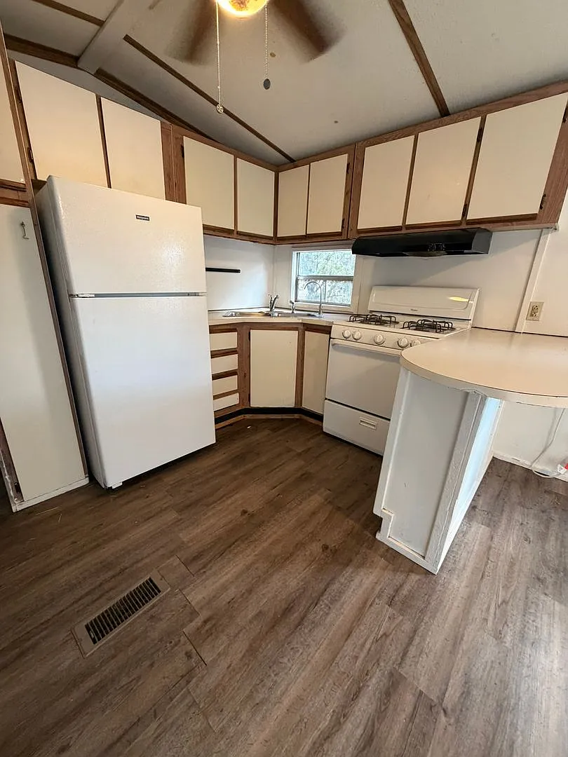 895 Fischer Store Rd - Park Models & RV's — Photo 4