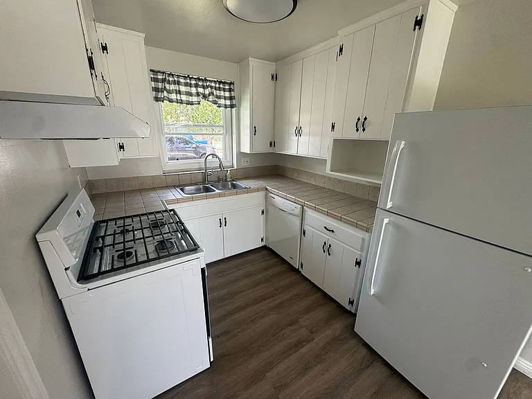 1071 Osage Dr — Photo 6