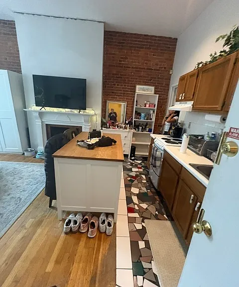 47 Hereford St #2R — Photo 2