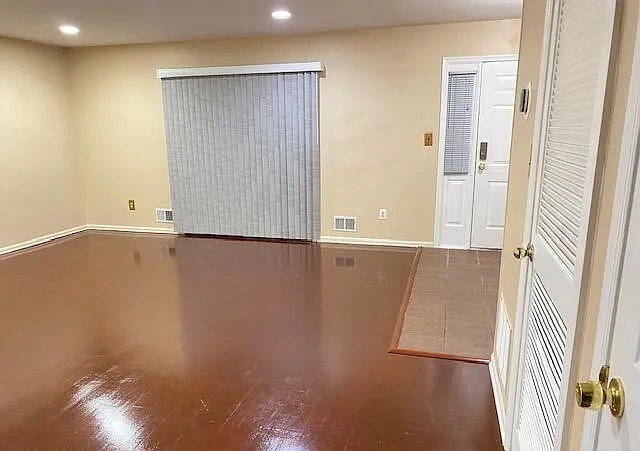 3 bed, 2.5 bath, 1590 sqft, $3,300 — Photo 4