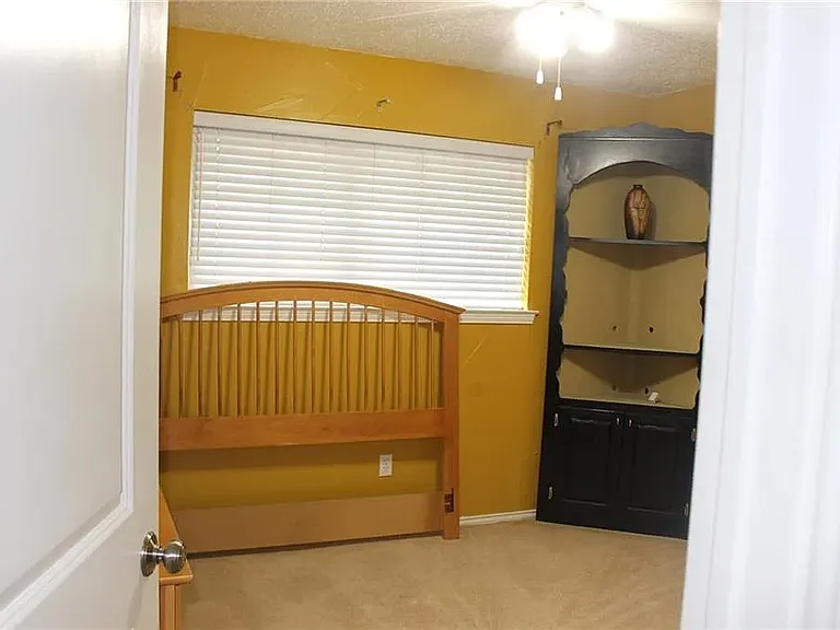1025 Pleasant Valley Rd — Photo 3