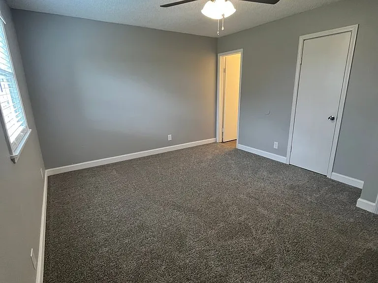 Crossroads Villa Apartments — Photo 56