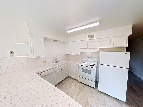 5th image of 645 W Clinton Ave #C