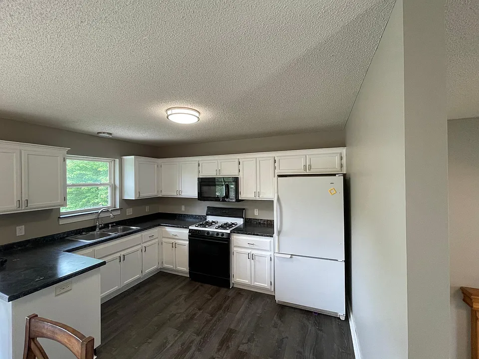 907 NE 194th Ter