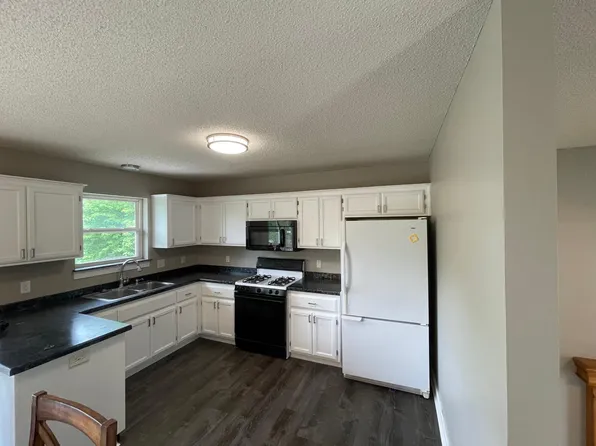 907 NE 194th Ter, Smithville, MO 64089