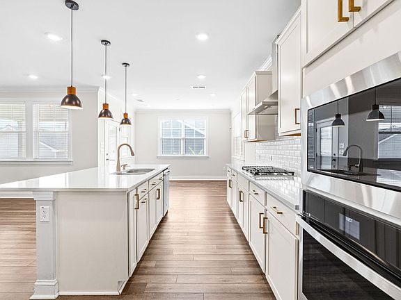 5th image of 381 Natsam Woods Way