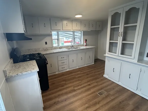 400 S Ranchwood Blvd Trailer 84, Yukon, OK 73099