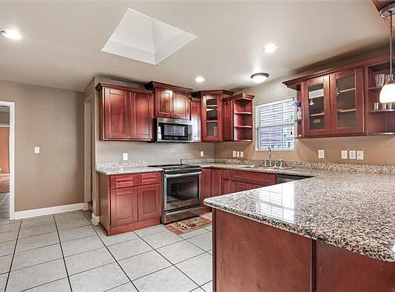 3rd image of 5824 Music St