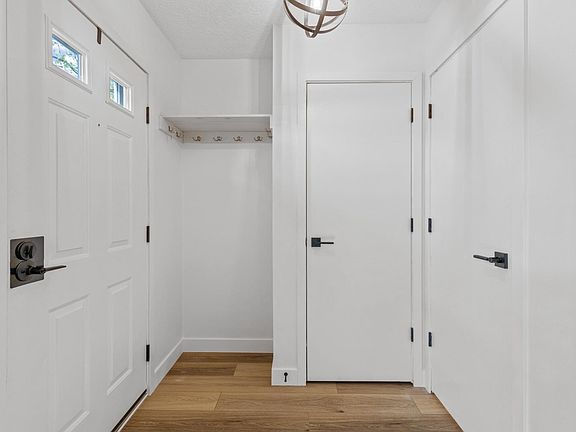 3rd image of 698 Slate Hollow Ct