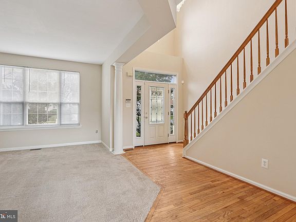 5th image of 9 Lawrence Ln
