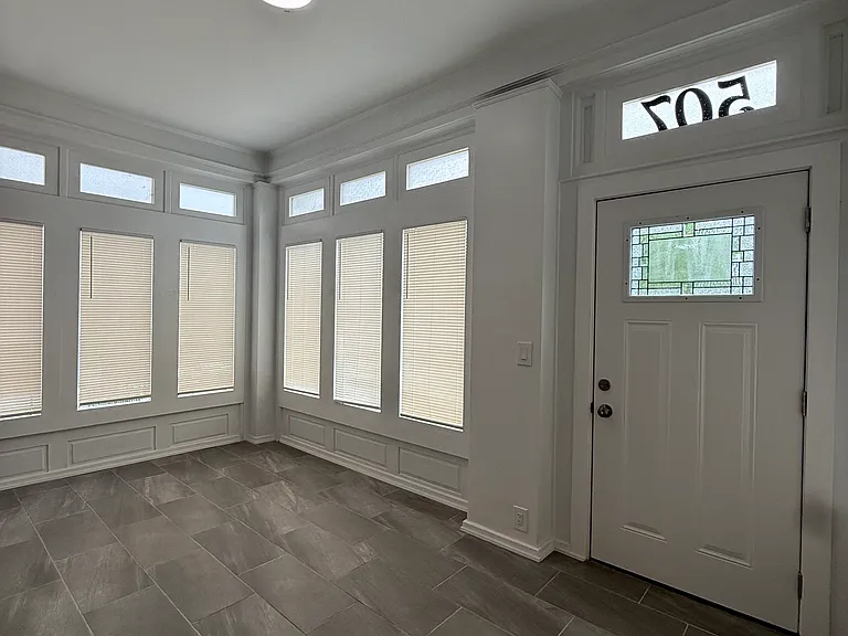 507 E Washington Ln — Photo 3