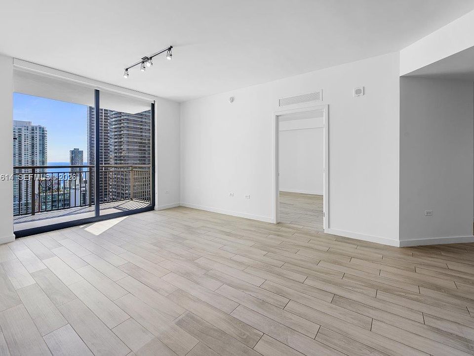 1st image of 999 SW 1st Ave APT 2911