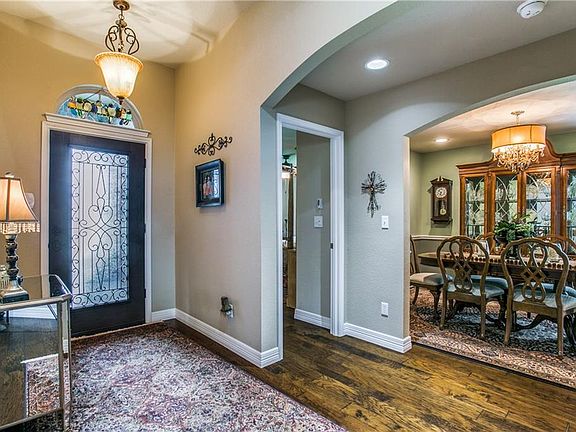 4th image of 709 Lariat Ln