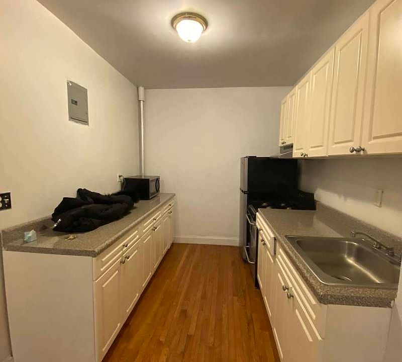 2nd image of 85 Christopher St APT 2C