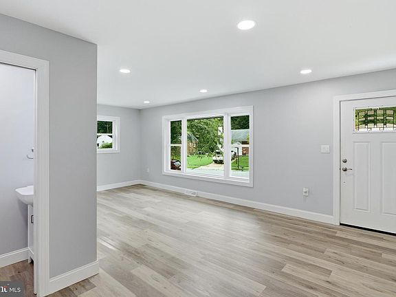 4th image of 27 Homewood Rd