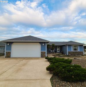 121 NW Alsea Bay Dr, Waldport, OR, 97394
